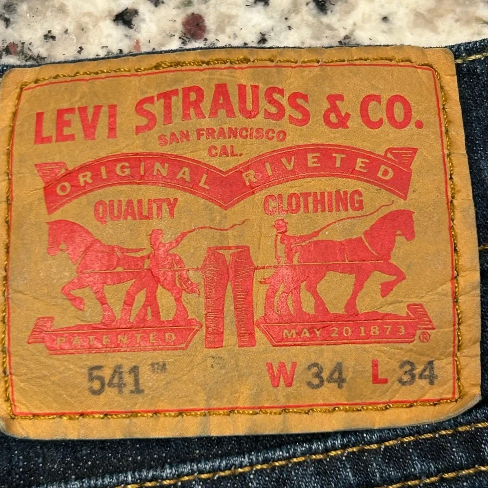 Levi's 541 Men's Indigo Straight Leg Jeans 34/34‎ Dark Wash Athletic Fit Denim